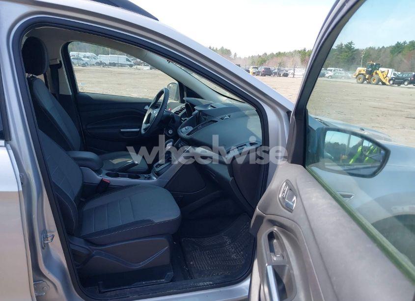 Photo 5 of 2016 Ford Escape SE (VIN 1FMCU9GXXGUB78201)