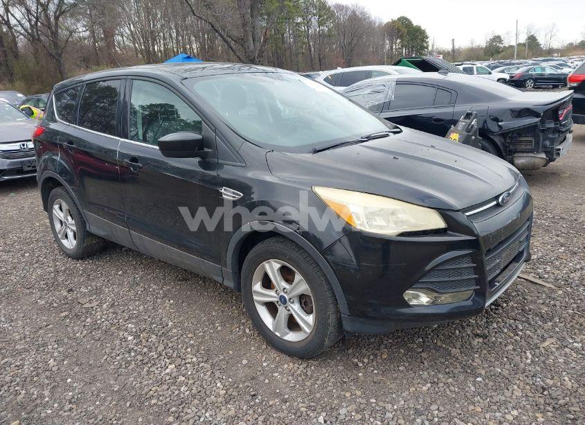 2016 Ford Escape SE (VIN 1FMCU9GXXGUB85326) main photo