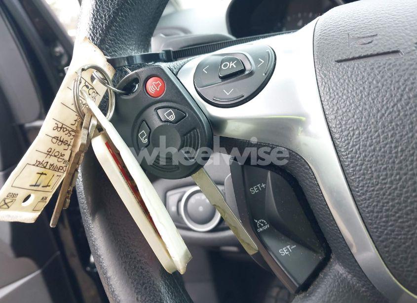 Photo 11 of 2016 Ford Escape SE (VIN 1FMCU9GXXGUB85326)