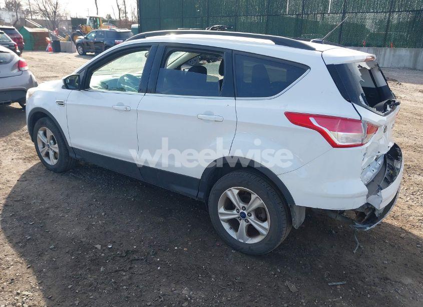 Photo 3 of 2016 Ford Escape SE (VIN 1FMCU9GXXGUB86301)