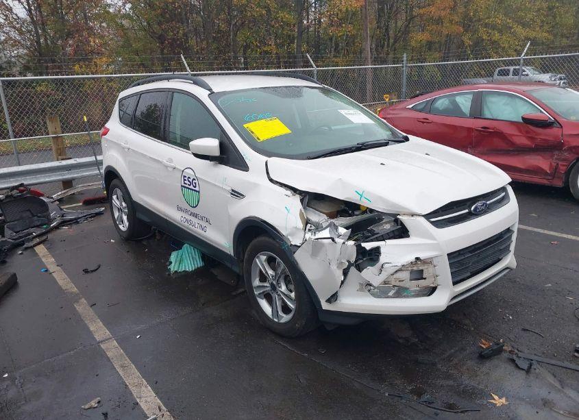 2016 Ford Escape SE (VIN 1FMCU9GXXGUB90977) main photo