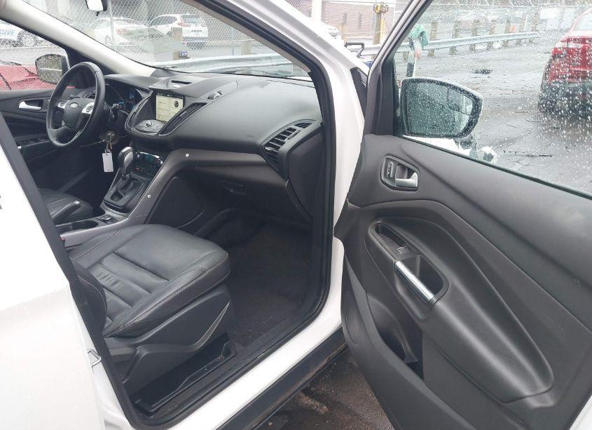 Photo 5 of 2016 Ford Escape SE (VIN 1FMCU9GXXGUB90977)