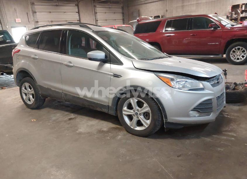 2016 Ford Escape SE (VIN 1FMCU9GXXGUC49123) main photo