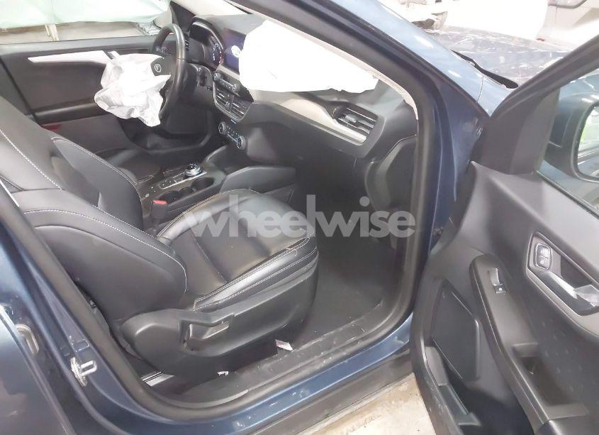 Photo 5 of 2020 Ford Escape SEL (VIN 1FMCU9H90LUC10115)