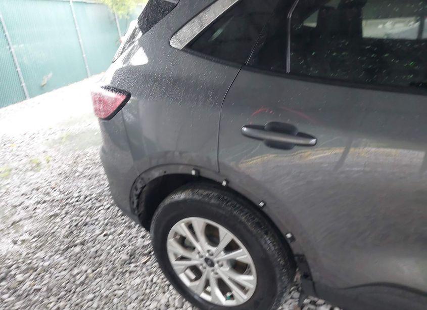 Photo 6 of 2022 Ford Escape SEL (VIN 1FMCU9H90NUA14095)