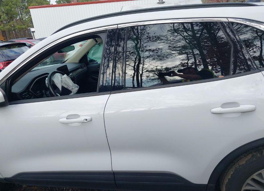 Photo 14 of 2020 Ford Escape SEL (VIN 1FMCU9H92LUA15956)