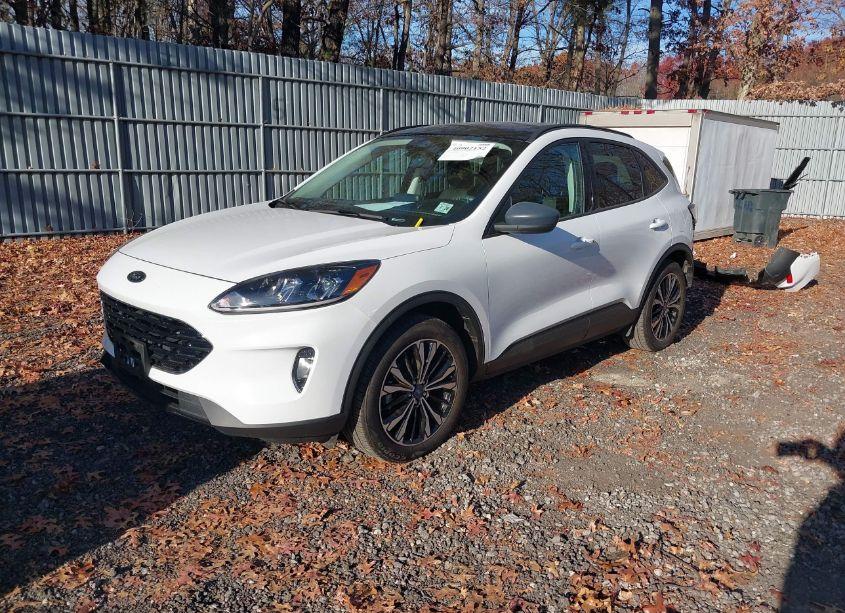 Photo 2 of 2021 Ford Escape SEL (VIN 1FMCU9H92MUA27817)