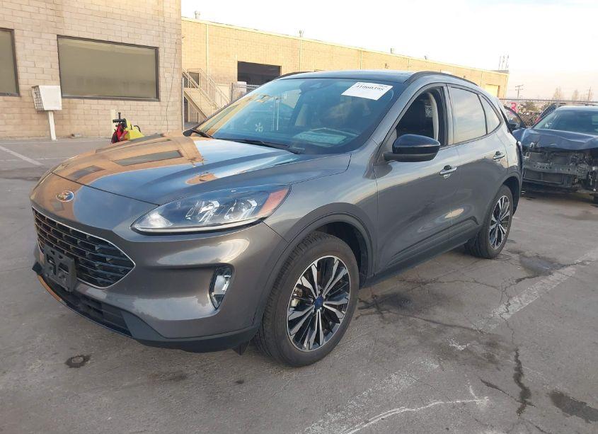 Photo 2 of 2022 Ford Escape SEL (VIN 1FMCU9H92NUB41270)
