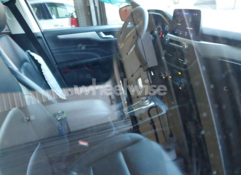 Photo 5 of 2022 Ford Escape SEL (VIN 1FMCU9H93NUA86120)