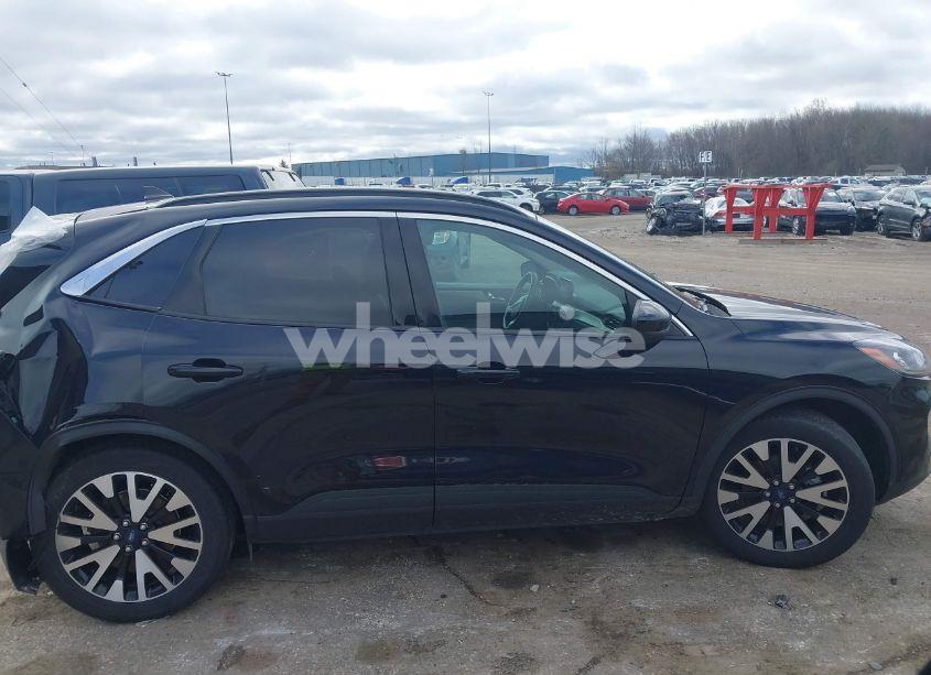 Photo 13 of 2020 Ford Escape SEL (VIN 1FMCU9H95LUC32837)