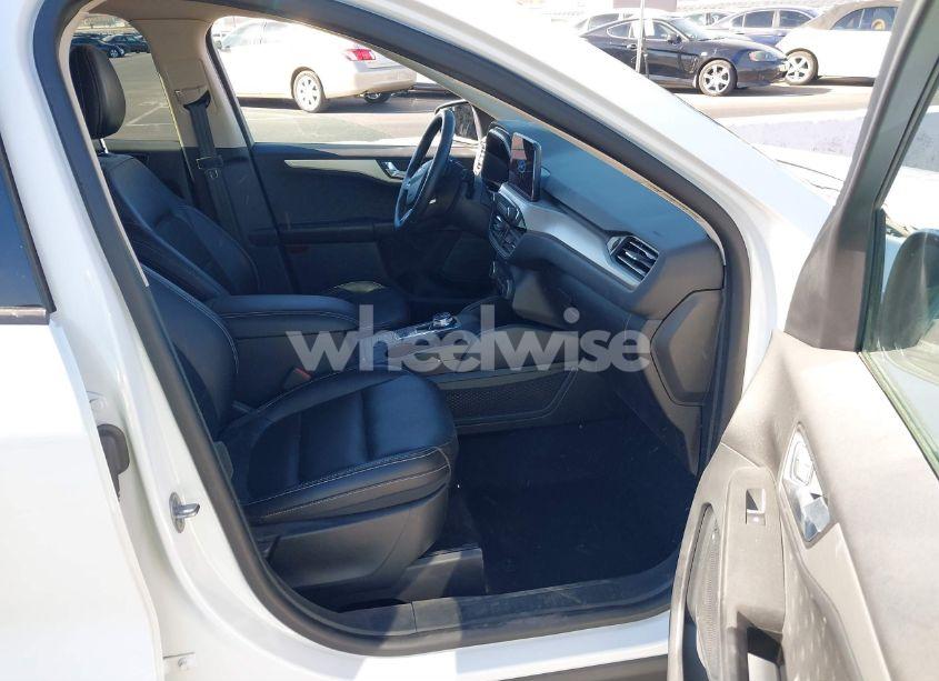 Photo 5 of 2020 Ford Escape SEL (VIN 1FMCU9H99LUC64626)