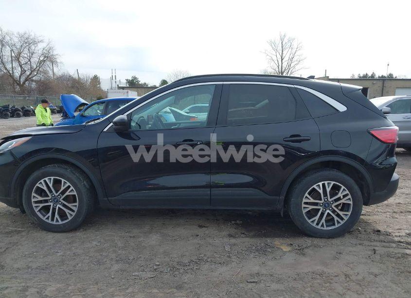 Photo 14 of 2021 Ford Escape SEL (VIN 1FMCU9H9XMUA60225)