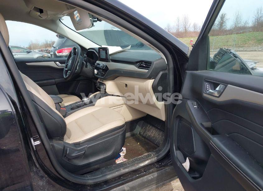 Photo 5 of 2021 Ford Escape SEL (VIN 1FMCU9H9XMUA60225)