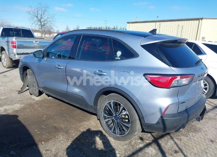 Photo 3 of 2022 Ford Escape SEL (VIN 1FMCU9H9XNUC02817)