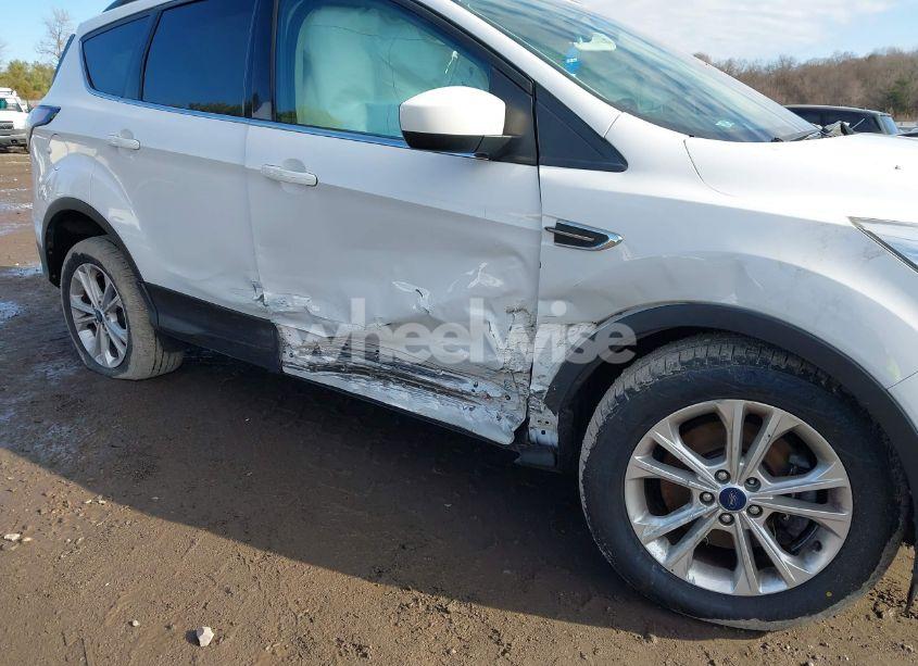 Photo 6 of 2018 Ford Escape SEL (VIN 1FMCU9HD1JUA26822)