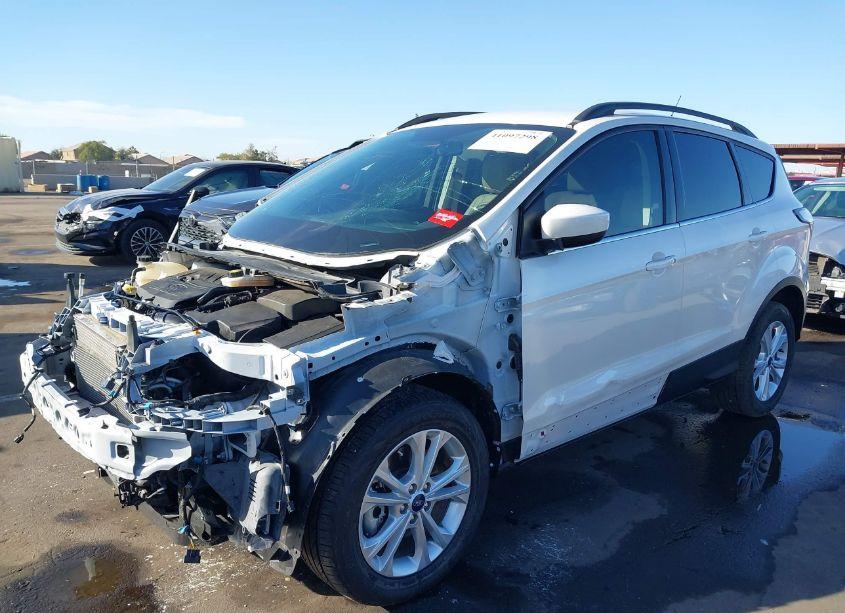 Photo 2 of 2018 Ford Escape SEL (VIN 1FMCU9HD1JUC40239)