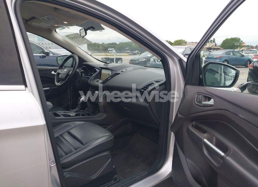 Photo 5 of 2019 Ford Escape SEL (VIN 1FMCU9HD1KUA00299)