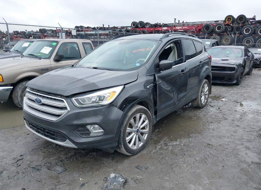 Photo 2 of 2019 Ford Escape SEL (VIN 1FMCU9HD3KUB16250)