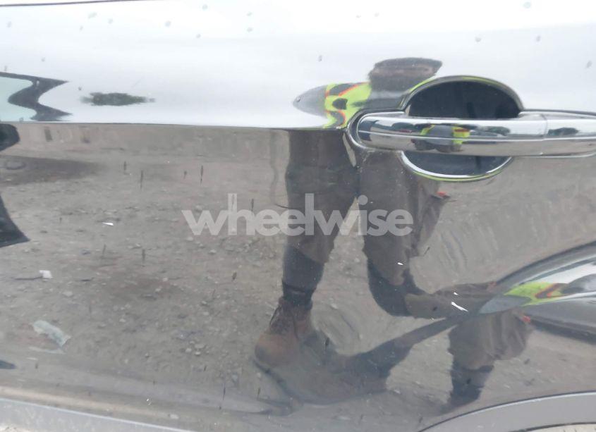 Photo 18 of 2018 Ford Escape SEL (VIN 1FMCU9HD5JUA46569)