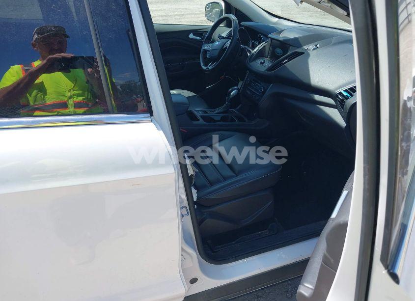 Photo 5 of 2019 Ford Escape SEL (VIN 1FMCU9HD5KUB19019)