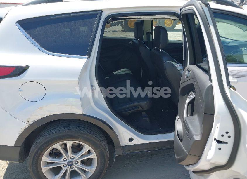 Photo 8 of 2019 Ford Escape SEL (VIN 1FMCU9HD5KUB19019)