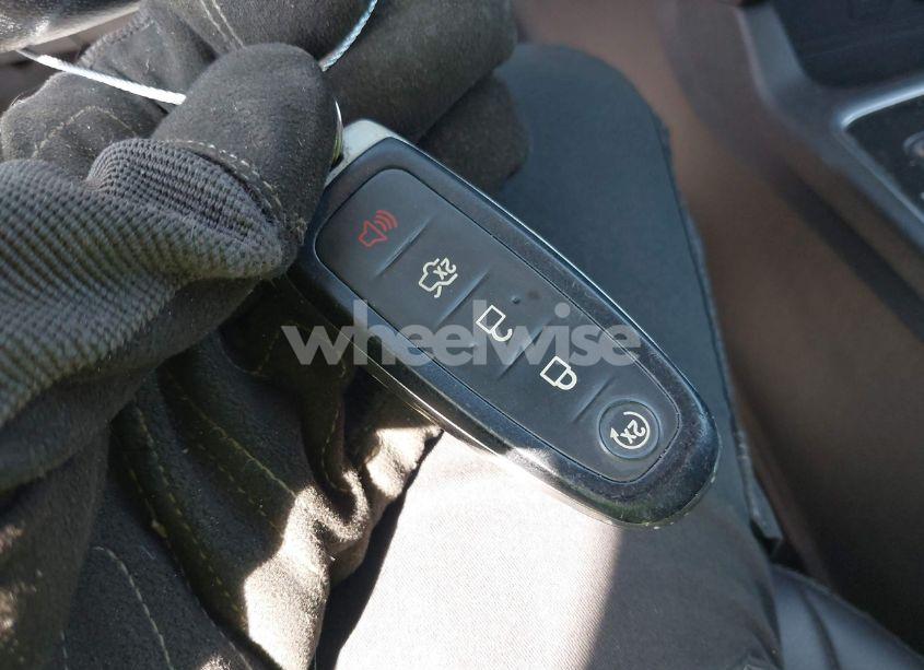 Photo 11 of 2019 Ford Escape SEL (VIN 1FMCU9HD5KUC35398)