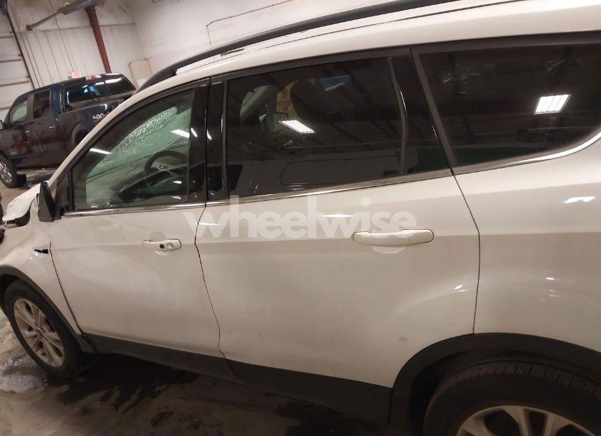 Photo 15 of 2019 Ford Escape SEL (VIN 1FMCU9HD6KUC22112)