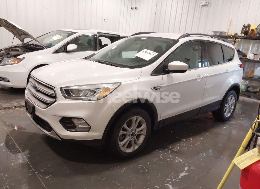 Photo 2 of 2019 Ford Escape SEL (VIN 1FMCU9HD8KUC30146)