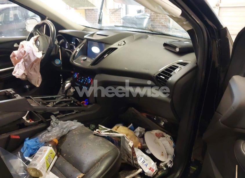 Photo 5 of 2018 Ford Escape SEL (VIN 1FMCU9HD9JUD17181)