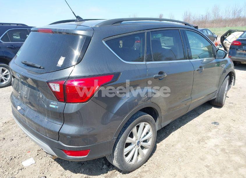 Photo 4 of 2019 Ford Escape SEL (VIN 1FMCU9HD9KUB73827)