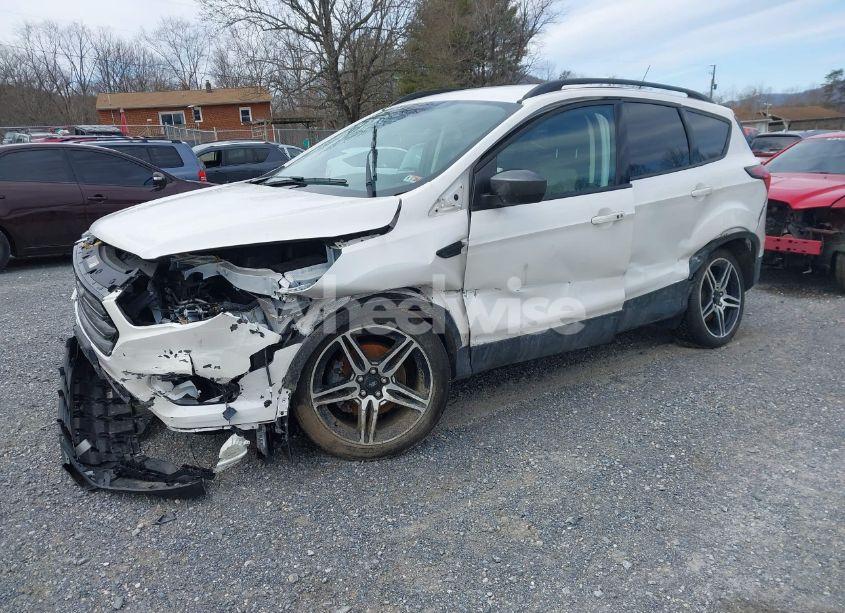 Photo 2 of 2019 Ford Escape SEL (VIN 1FMCU9HDXKUA37321)