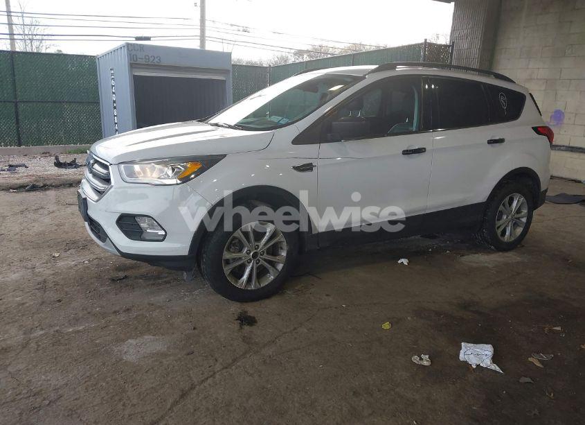 Photo 2 of 2019 Ford Escape SEL (VIN 1FMCU9HDXKUB41937)