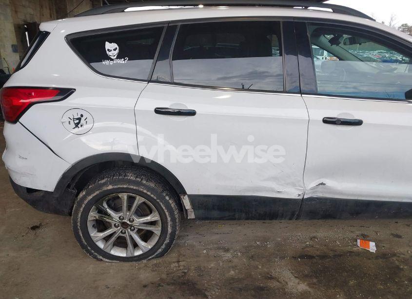 Photo 6 of 2019 Ford Escape SEL (VIN 1FMCU9HDXKUB41937)