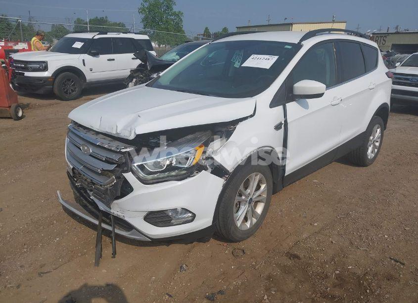 Photo 2 of 2019 Ford Escape SEL (VIN 1FMCU9HDXKUC00243)