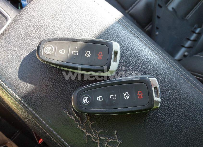 Photo 11 of 2017 Ford Escape TITANIUM (VIN 1FMCU9J90HUE32932)