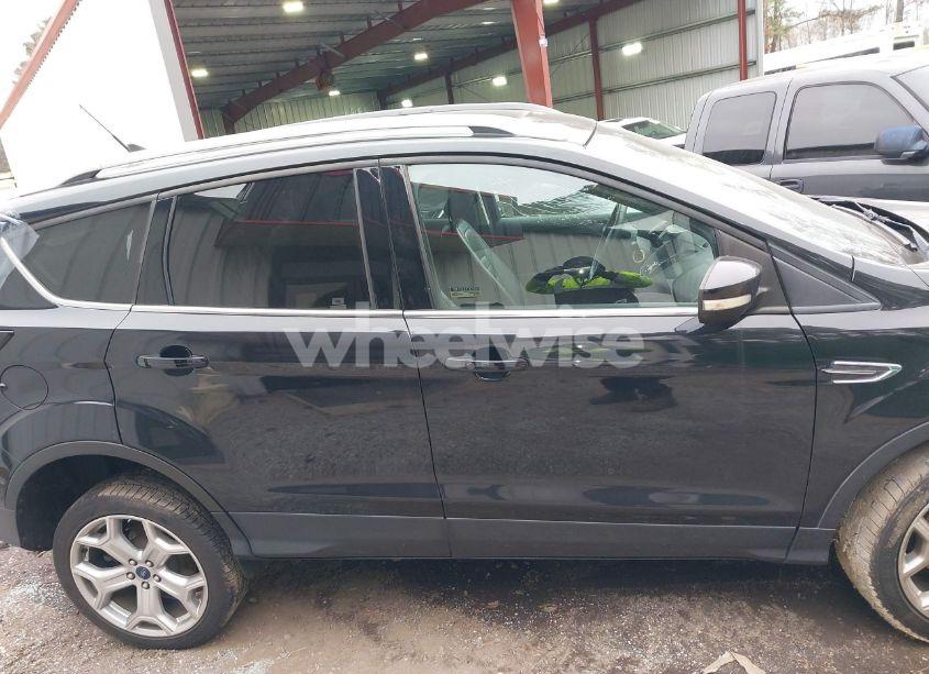 Photo 13 of 2019 Ford Escape TITANIUM (VIN 1FMCU9J90KUB49048)