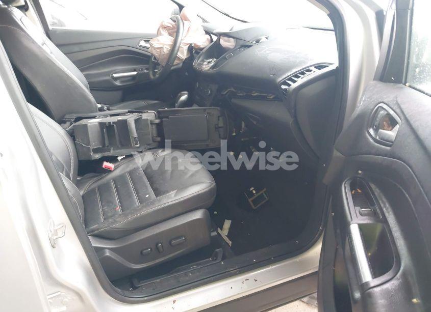 Photo 5 of 2019 Ford Escape TITANIUM (VIN 1FMCU9J90KUC04615)