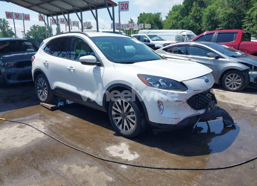 2020 Ford Escape TITANIUM (VIN 1FMCU9J90LUA39747) main photo