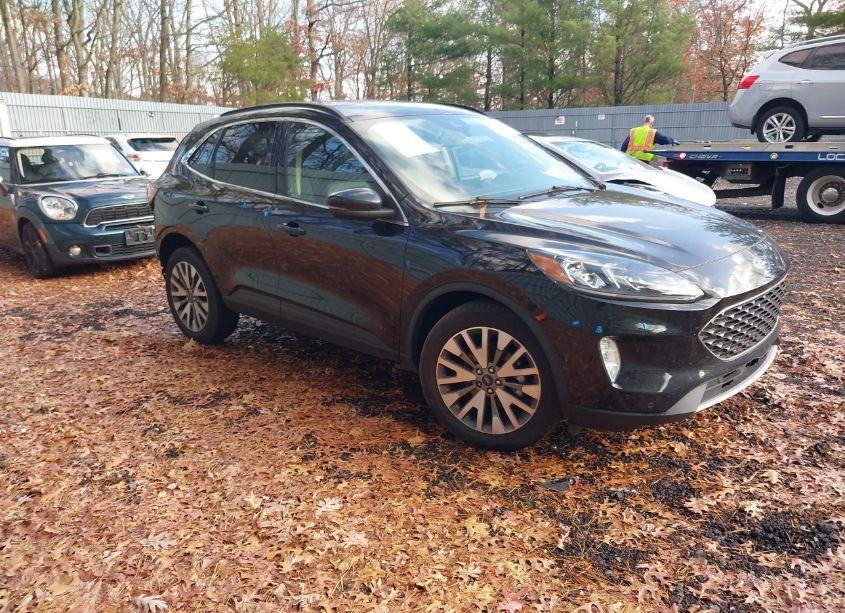 2020 Ford Escape TITANIUM (VIN 1FMCU9J90LUB93858) main photo