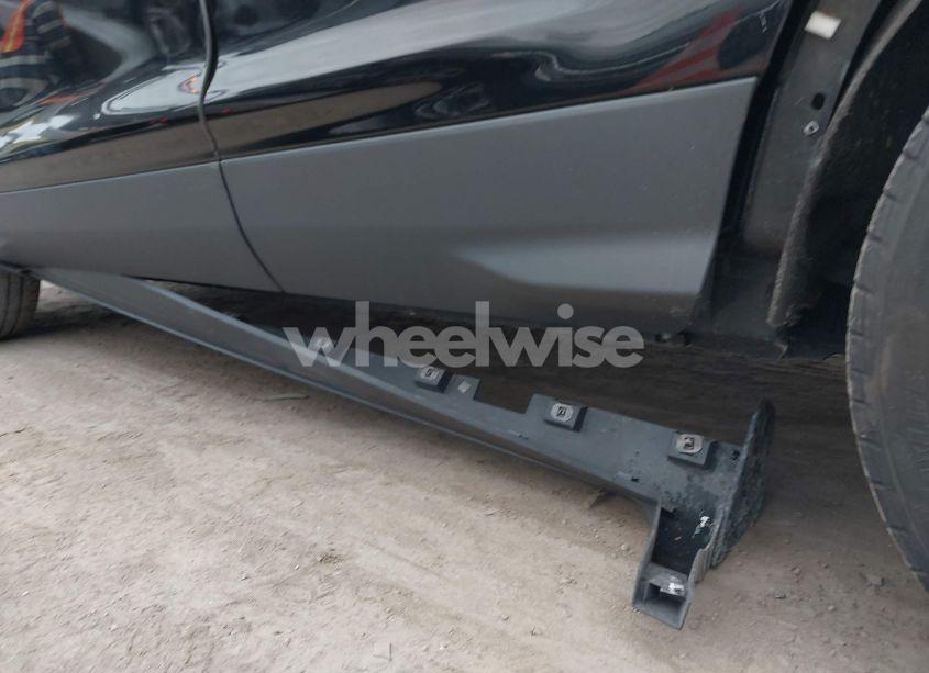 Photo 18 of 2016 Ford Escape TITANIUM (VIN 1FMCU9J91GUB04370)