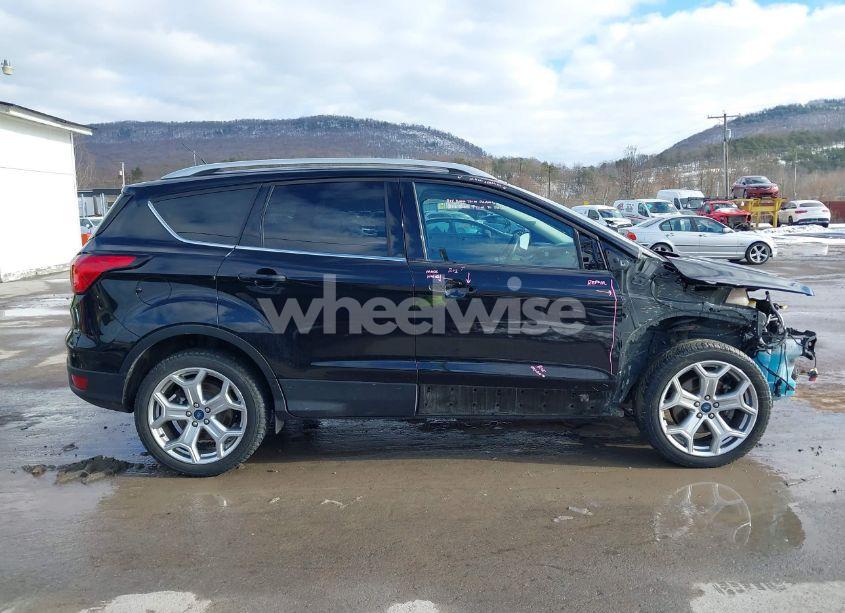 Photo 14 of 2019 Ford Escape (VIN 1FMCU9J91KUA43093)