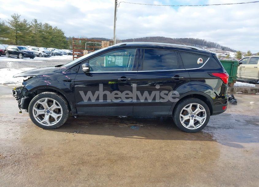 Photo 15 of 2019 Ford Escape (VIN 1FMCU9J91KUA43093)