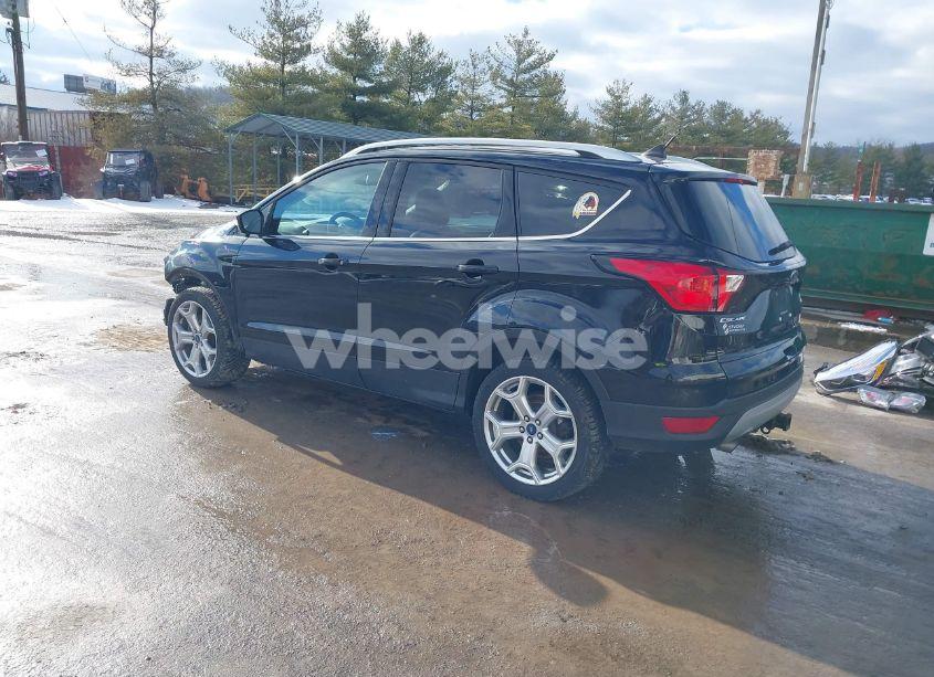 Photo 3 of 2019 Ford Escape (VIN 1FMCU9J91KUA43093)