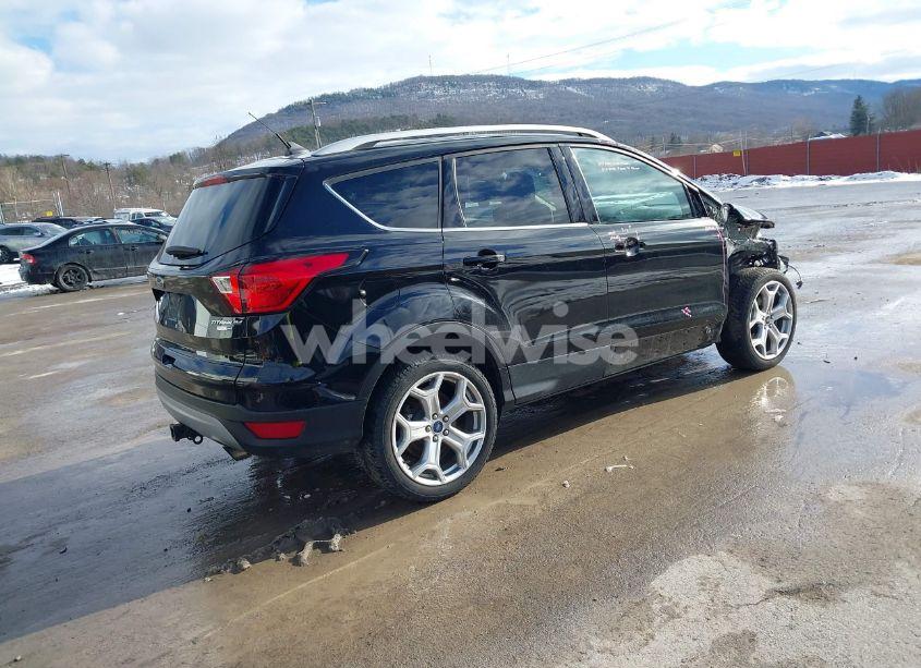 Photo 4 of 2019 Ford Escape (VIN 1FMCU9J91KUA43093)