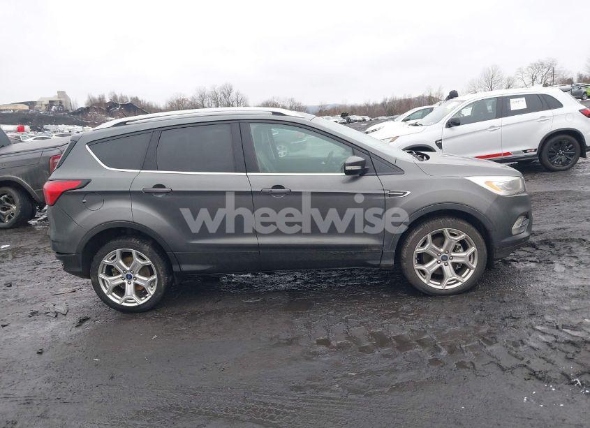 Photo 13 of 2019 Ford Escape TITANIUM (VIN 1FMCU9J91KUA49640)