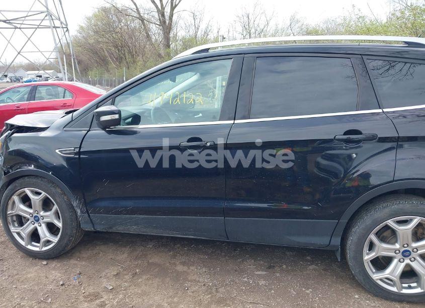 Photo 14 of 2019 Ford Escape TITANIUM (VIN 1FMCU9J91KUC42161)