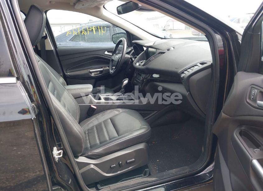 Photo 5 of 2019 Ford Escape TITANIUM (VIN 1FMCU9J91KUC42161)