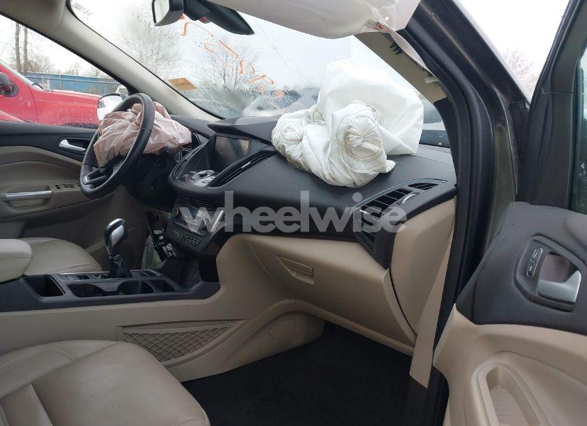 Photo 5 of 2019 Ford Escape TITANIUM (VIN 1FMCU9J92KUA60386)