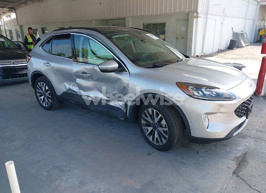 2020 Ford Escape TITANIUM (VIN 1FMCU9J92LUB28137) main photo