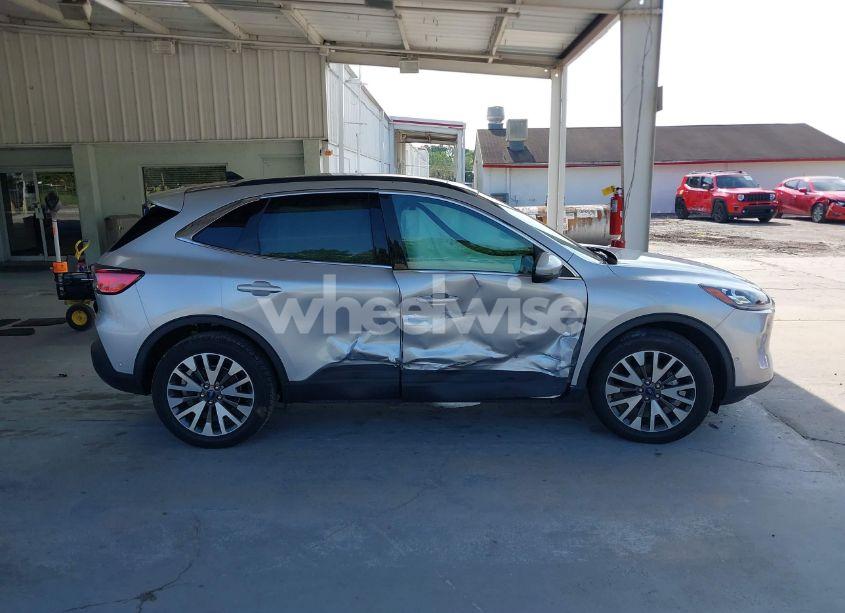 Photo 13 of 2020 Ford Escape TITANIUM (VIN 1FMCU9J92LUB28137)